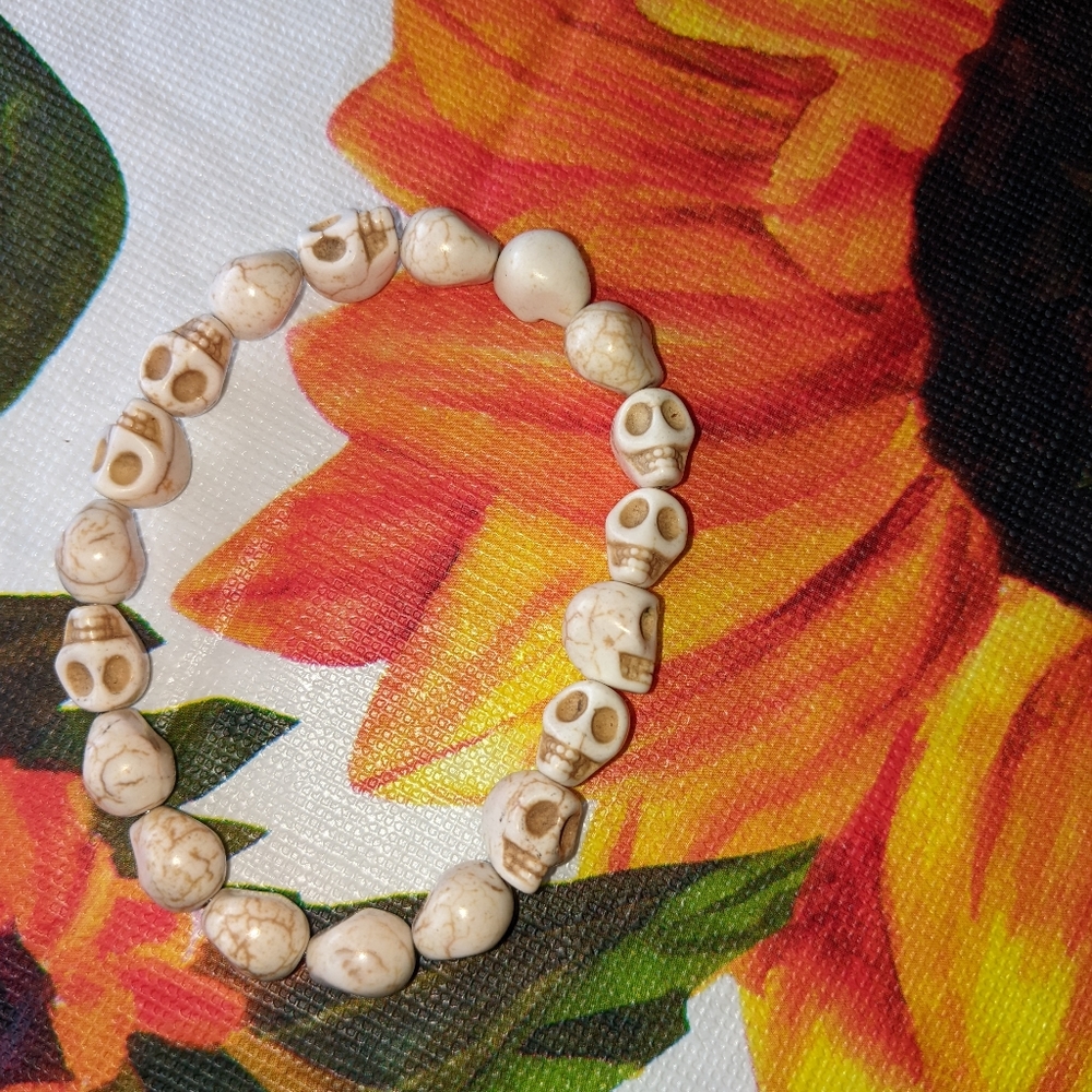 Howlite White Skull Stone Bracelet